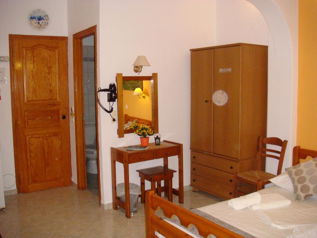 Boussetil Rooms Capanmat Tinos Екстер'єр фото