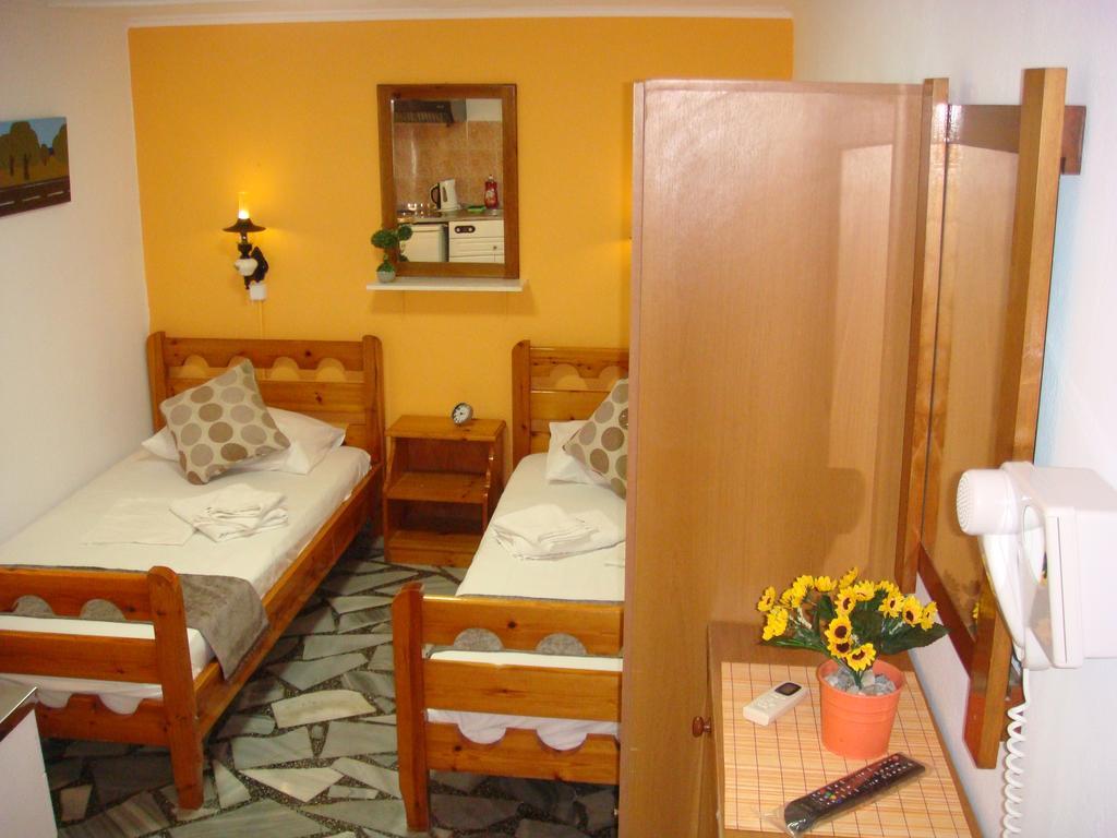 Boussetil Rooms Capanmat Tinos Екстер'єр фото